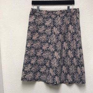 Gap MIDI Women’s Size 6 Navy and Muted Pink All Over Floral Fully Lined Skirt
